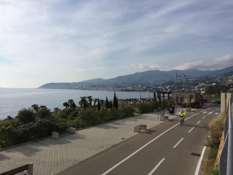 Casa Noemi, A Pochi Passi Dalle Spiagge E Dal Centro Di Arma Di Taggia. Exterior foto
